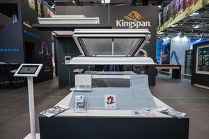  Die Dunkelklappe „neo plus“ wurde am Messestand mit dem „Aufstocksystem“ von Kingspan Light + Air gezeigt 