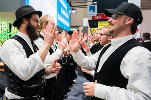  Zimmerer-Klatsch am Messestand von Pro Clima auf der BAU im April 2023 in München 