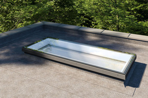  Mit dem Velux-Flachdachfenster "Flach-Glas" in 200 x 60 cm Größe lassen sich schmale, lange Lichtbänder im Flachdach realisieren 