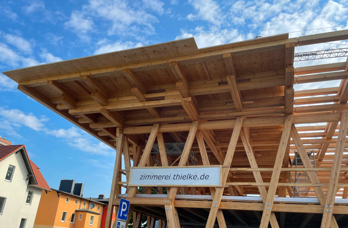 Dachbalken Baufurniersperrholzplatten Fahrradparkhaus Eberswalde