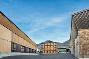  Das Betriebsgelände der Küng Holzbau AG in Alpnach Dorf. In der Mitte befindet sich das neue Bürogebäude des Holzbauunternehmens
 