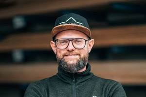  Eugen Penner ist Gründer und Geschäftsführer des Dachdecker- und Zimmereibetriebs ZEP-Team aus Bielefeld und dieses Jahr erneut in der „Dachkrone“-Jury 