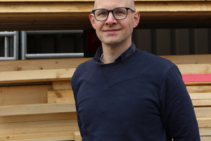  Stephan Thomas ist Chefredakteur der Zeitschrift dach+holzbau und seit 2022 festes Mitglied der „Dachkrone“-Jury 