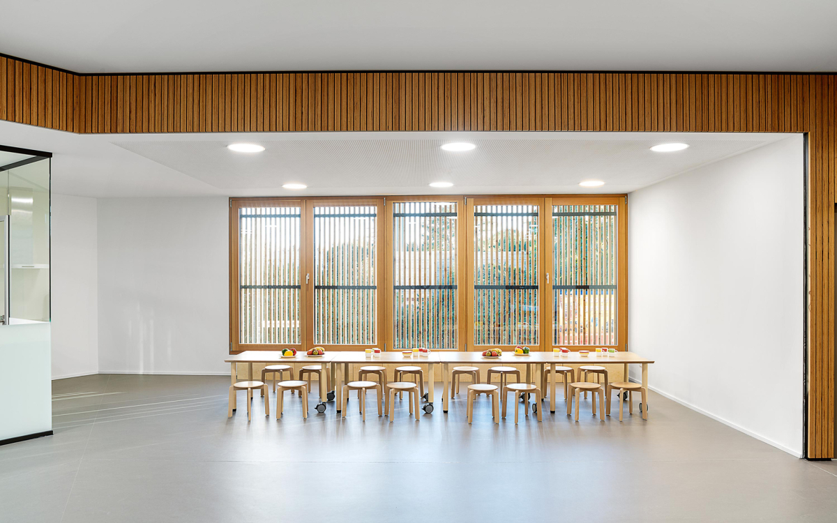 Präzise Schräglage - dach holzbau