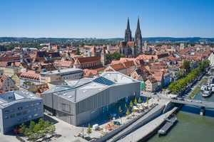  
Ungewöhnlicher Blickfang: Das Haus der Bayerischen Geschichte sticht als moderner Museumskomplex aus der Umgebung der Regensburger Altstadt heraus
 