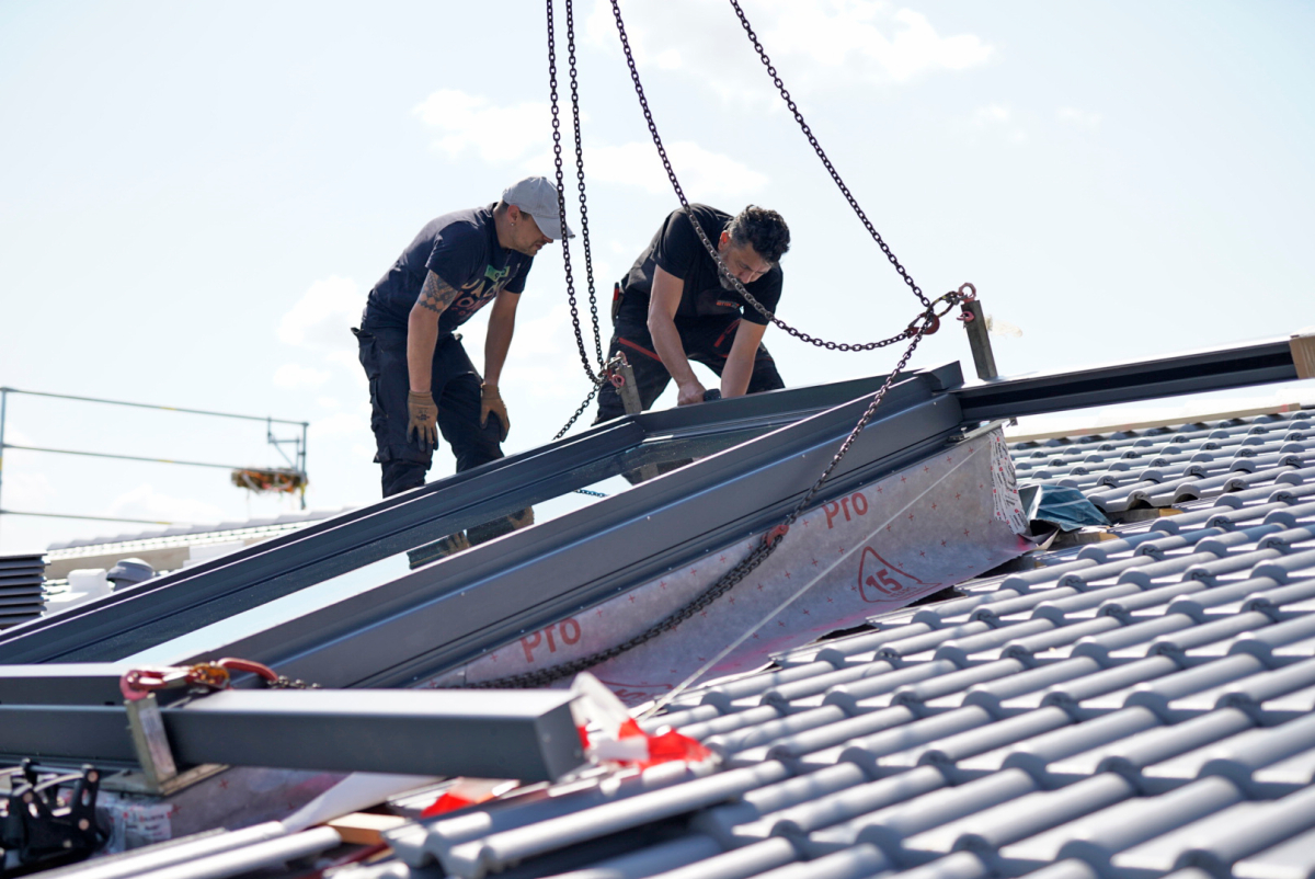 Montage des Lideko-Dachschiebefensters im Neubau in Abtsgmuend Garagenhaus