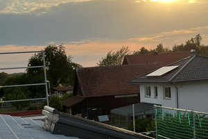  Bei zu starker Sonneneinstrahlung lässt sich der Außenrollladen des Dachfensters auf Knopfdruck schließen 