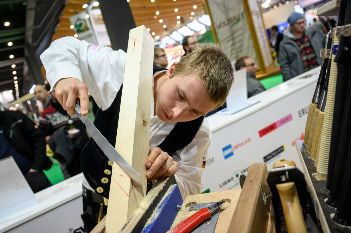 3_Messe_Dach_Holz_2024_Training_Zimmerer_Nationalmannschaft.jpg