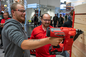  Neue Werkzeuge können an vielen Ständen auf der Messe ausprobiert werden, viele Werkzeughersteller finden sich in Halle 9 der Messe 