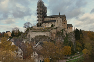  Derzeit saniert der Holzbaubetrieb den Dachstuhl der Basilika St. Lubentius in Limburg-Dietkirchen 