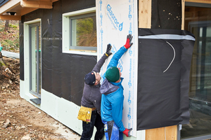  Die Außenwände im Erdgeschoss und der innenliegenden Loggia wurden mit der vliesarmierten Gipsplatte „Rigips Glasroc X“ bekleidet 