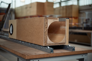 Das Lüftungssystem „Premium“ lässt sich mit dem Holz-Rollladenkasten von Leipfinger-Bader kombinieren und eignet sich damit gut für den Holzbau  
