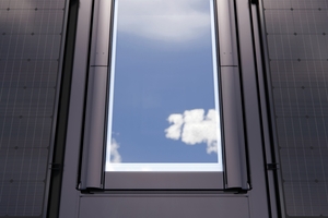  Für die Kombination von Roto-Dachfenstern mit Indach-Photovoltaikanlagen bietet der Hersteller einen neuen Eindeckrahmen mit universellem Anschlusssystem an 