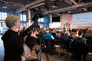  Die gesamte Schulung wurde mit einer Videokamera begleitet und dokumentiert. So ist die Praxisschulung auch für Interessierte, die nicht vor Ort teilnehmen konnten, nachvollziehbar 