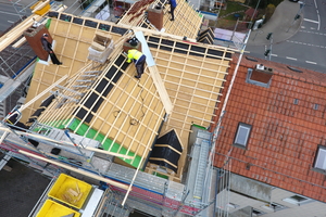  Verlegung der Kabel für die Solardachziegel Autarq Anwendungstechniker 