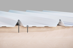  Auch bei einem einschaligen Dach aus Metall-Trapez- und Wellprofilen können die Bohrschrauben eingesetzt werden 