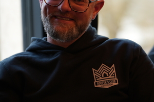  Eugen Penner ist Zimmerermeister und Geschäftsführer des Dachdecker- und Zimmereibetriebs ZEP-Team aus Bielefeld. Außerdem ist er Mitglied des „Roofer’s Club“ 