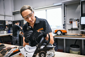  Beim Servicepaket „STIHL Inspektion“ für Privatanwender werden modellabhängige Wartungsteile mit Stihl-Originalteilen ausgetauscht 