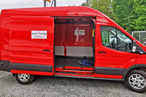  Die seitliche Schiebetür öffnet und schließt elektrisch 