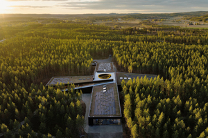  Die neue Möbelfabrik „The Plus“ entstand in einem Waldgebiet in der Nähe des norwegischen Orts Magnor 