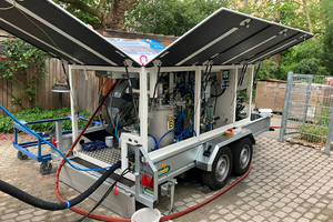  Die mobil einsetzbare „Triflex SAM“-Einheit verfügt über ein Antriebsaggregat samt Pumpe, die den Misch- und Förderprozess in Gang bringt  