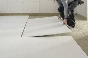  Zur Lastverteilung verlegten die Handwerker eine Lage „Fermacell“-Gipsfaserplatten in 10 mm Dicke auf der Mineralwolldämmschicht 
