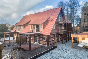  In den Einliegerwohnungen im Dachgeschoss dieses Wohnhauses wurden Fußbodenheizungen mithilfe des „Fermacell Therm25“-System installiert 