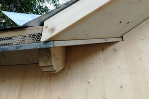  Details an der Gaube mit verzierten Sparrenköpfen  