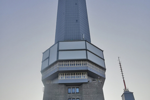  Der Funkturm steht in der Nähe hessischen Kleinstadt Schmitten und ist auch als Fernmeldeturm „Großer Feldberg“ bekannt 