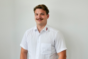  Vincent Huber (21) ist gelernter Kaufmann im Groß- und Außenhandel und seit Juni 2024 als Gebietsleiter für die Region Franken und Oberpfalz tätig, aktuell noch gemeinsam mit seinem Vater Josef Huber 