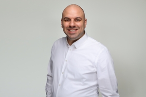  Claudio Palummieri (41) verfügt über langjährige Vertriebserfahrungen im Außen- und Innendienst. Seit März 2024 ist er bei Soudal als Gebietsleiter für die Region vom Niederrhein bis ins Ruhrgebiet zuständig 