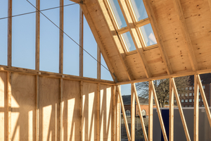  Das Tragwerk der Häuser in Holzrahmenbauweise besteht aus Ständern, Pfosten und Schwellen aus Kiefernholz 