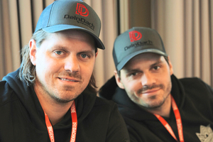  Lukas Hemmersbach (links) hat mit seinem Bruder Florian 2021 die „Deindach by Hemmersbach GmbH“ in Köln gegründet 
