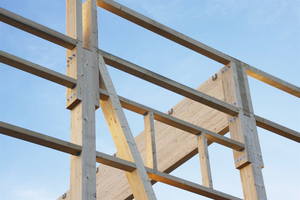  Für die Wände von Halle 2 wurde ein Holzrahmenbau aufgestellt. Die Handwerker setzten hierbei auf Tellerkopfschrauben vom Typ „Heco-Topix-plus 8,0 x 200 mm“ 