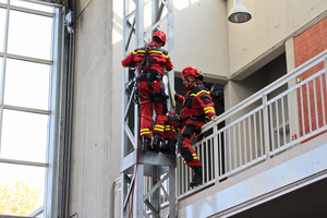 Praxisübung der Höhenretter der Feuerwehr Dortmund in der Stahlhalle der DASA 