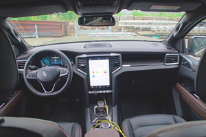  Das Testfahrzeug verfügte über eine edle Lederausstattung im Innenraum. Die elektrisch verstellbaren Vordersitze sorgten für viel Komfort 