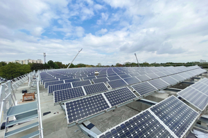  Der größte Teil des Stadiondaches ist zur Energiegewinnung mit einer Photovoltaikanlage ausgestattet 