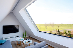  Viel natürliches Tageslicht, ein weiter Panoramablick und die Aufwertung des Ambientes im Dachgeschoss sind Vorteile der großformatigen Lideko-Dachschiebefenster 