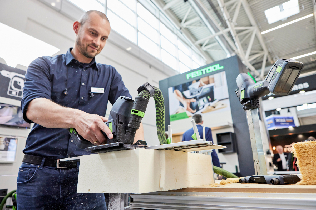 BAU23_sr_Festool_Saege_Daemmstoff_Foto_Messe_Muenchen.jpg