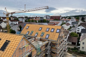  Bauer Bedachungen führte sämtliche Steil- und Flachdacharbeiten sowie die Verkleidung der Fassaden im Erdgeschoss des Adlerquartiers aus 