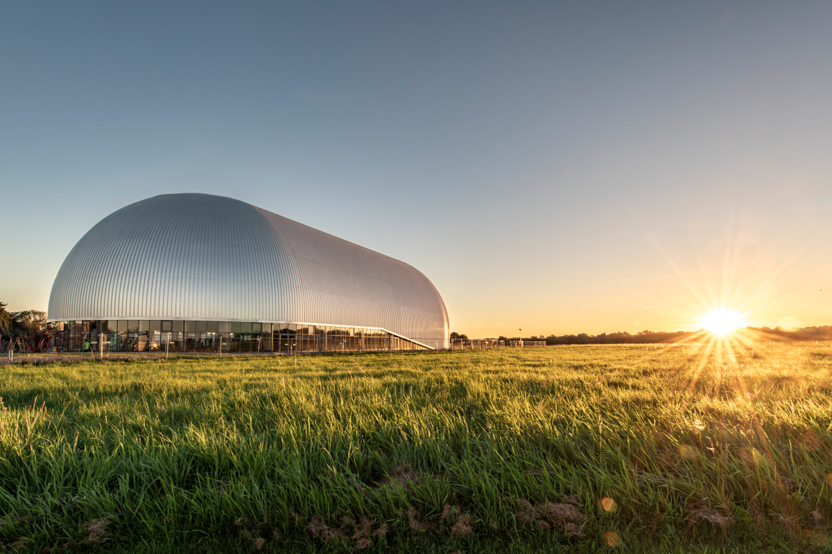 Luftschiffhangar in Essen/Mülheim - Montage der Stehfalzprofile