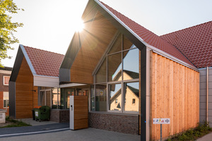  Neben Steil- und Flachdacharbeiten übernimmt die Dachdeckerei und Zimmerei Meier auch Holzbauarbeiten. Beim Neubau eines Ärztehauses in Lengede verkleidete der Betrieb einen Teil der Dachuntersichten und Fassaden in Holzbauweise&nbsp;  