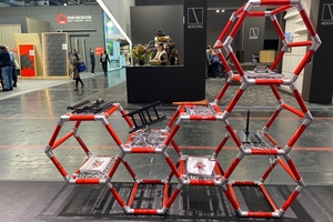  Die Firma Heuel zeigte an ihrem Messestand außerdem eine Auswahl ihres Sortiments an Dachzubehörteilen, die in der firmeneigenen Aluminiumgießerei in Sundern produziert werden 