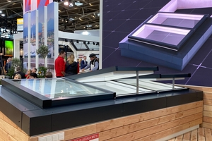  Lamilux stellte auf der BAU 2025 das modulare Glasdach „MS78“ vor, das in einer variablen Länge und einer Breite von bis zu drei Metern konfigurierbar ist. Es kann als Pultdach je nach Bedarf mit einer Verglasungsneigung zwischen 5° und 30° eingebaut werden 