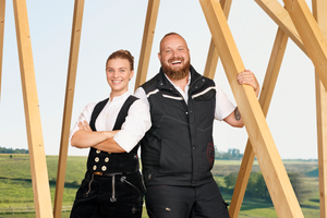  Zimmerergesellin Theresa Damm und Dachdeckermeister Dominik Nöcker wurden 2024 als „Gesichter” (Botschafter) der Messe Dach+Holz 2026 ausgewählt. Als Botschafter der Messe stehen sie stellvertretend für ihr Gewerk und werden auf Plakaten, Websites und vor Ort auf der Messe sichtbar sein und für Fragen und Fotos zur Verfügung stehen 