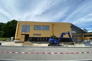  Die Holzständeraußenwände sind mit der hydrophobierten Holzfaserdämmplatte „Gutex Multitherm“ gedämmt  