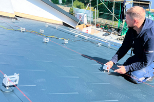  Halterungen für die Photovoltaikunterkonstruktion auf Prefa-Aludachschindeln 