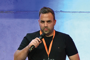  Für den Social-Media-Auftritt seines Handwerksbetriebs wurde Jan Voges 2020 mit dem „Creaton Influencer Award“ ausgezeichnet. Auf dem Creaton-Zukunftstag 2021 in Stuttgart war er als Redner zu Gast 