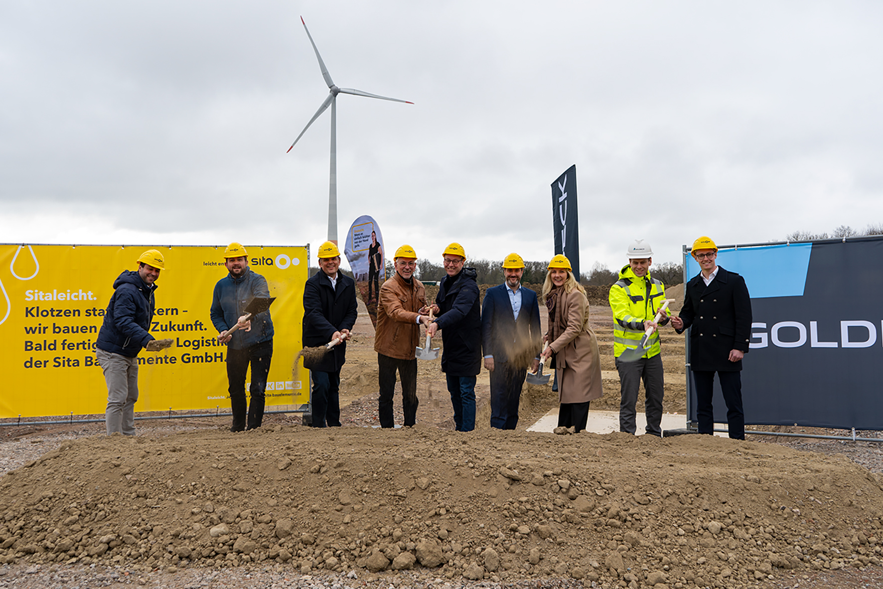 Spatenstich für den Bau einer neuen Logistikhalle für die Firma Sita im Aurea-Gewerbegebiet in Rheda-Wiedenbrück