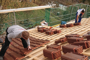 Die Mitarbeiter der Zimmerei des Seehauses übernehmen unter anderem den Einbau von Dachfenstern und Dachgauben sowie energetische Dachsanierungen 